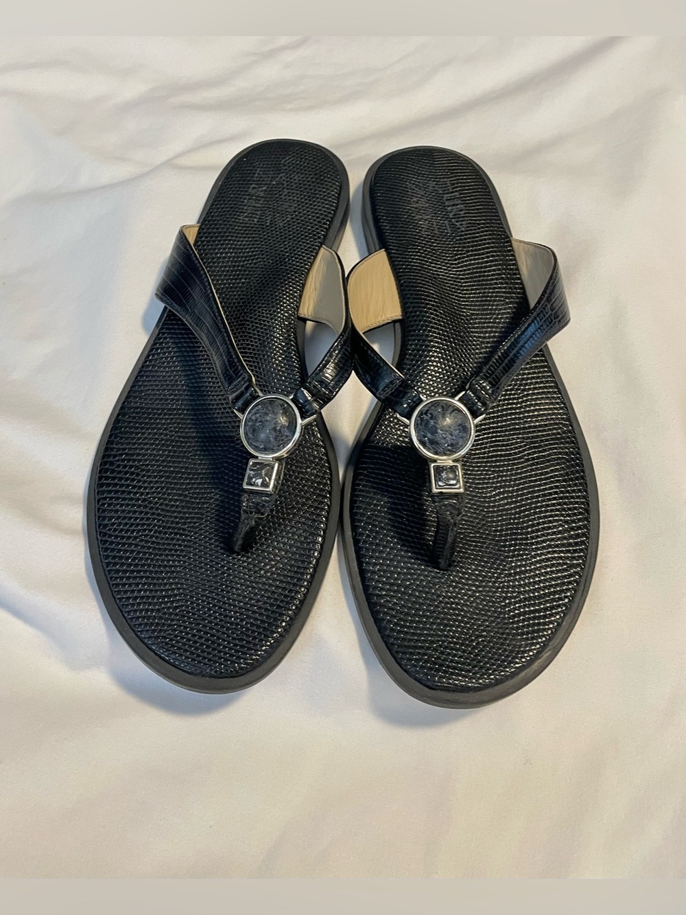 *NWOT* NATURALIZER Larissa Thong Sandals - Wmn Sz 7.5M - Black w/Natural Stones